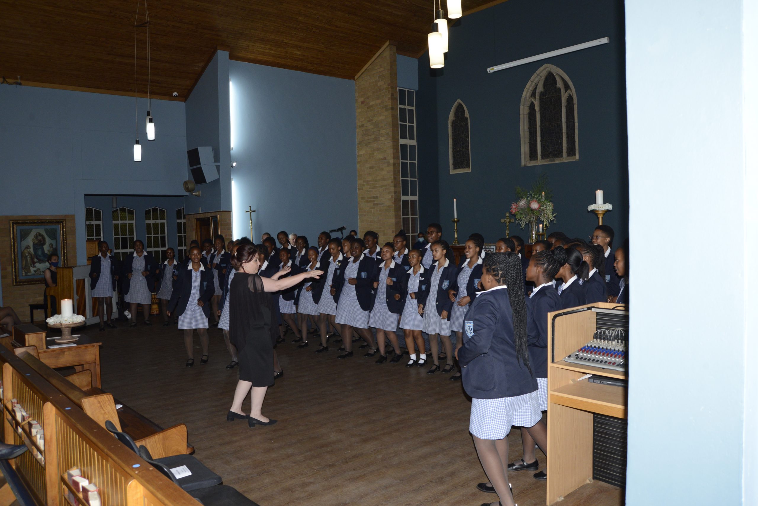 Chapel Choir trains on Camp